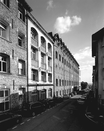 Façade ouest (rue Jean-Pouyat) des ateliers de fabrication, bâtiment sud et bâtiment de jonction.