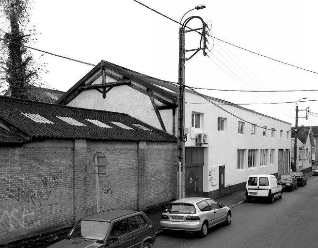 Les ateliers de fabrication construits vers 1928, aujourd'hui siège de l'usine de porcelaine Impérialimoges (vus depuis la rue des Belges, au nord-est).