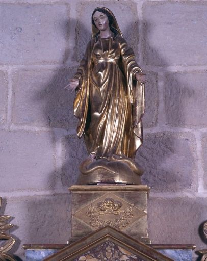 Détail de la statue de l'Immaculée Conception.