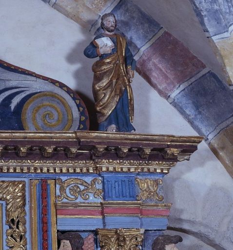 Détail de la statue à droite sur l'entablement du retable : saint Barthélemy.