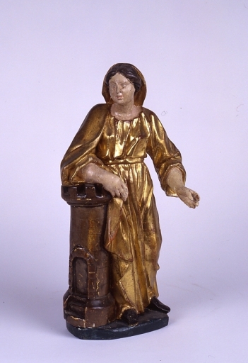 Statuette de sainte Barbe située dans la niche de l'aile droite du tabernacle. Vue de face (cette statuette est actuellement déposée à la mairie de Felletin).