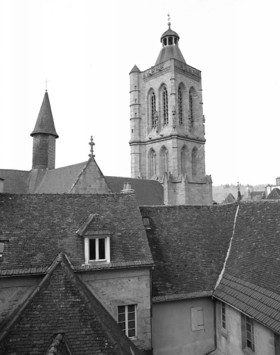 Vue du clocher depuis le deuxième étage de l'école Saint-Roch.