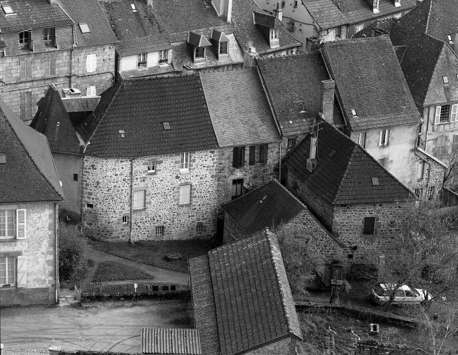 Vue depuis le clocher de l'église du Moutier montrant une partie du sud-est de la ville (maisons de la partie haute de la rue Grancher).