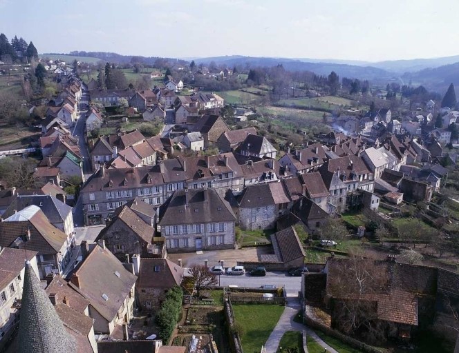 Vue depuis le clocher de l'église du Moutier montrant le sud-est de la ville (rue Grancher et quartier des Mayades).