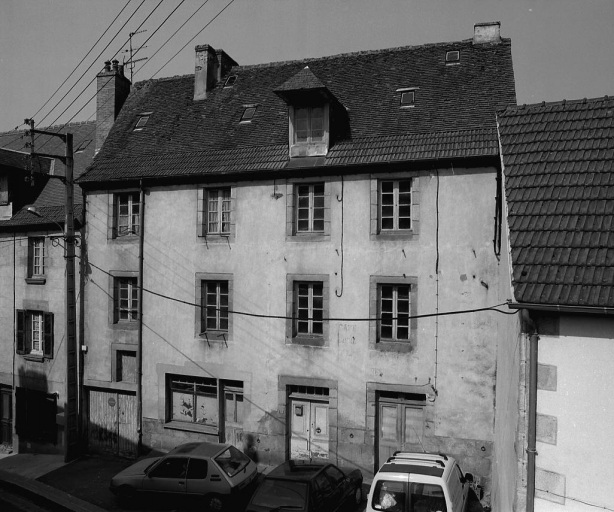 Auberge ou Hôtel de voyageurs : 12 rue Sainte-Espérance. Cet établissement est désaffecté depuis de nombreuses années. Vue d'ensemble de l'élévation antérieure.