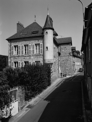 10, 12 Rue du Pont-Roby. Maison (cadastre numérisé, version initiale, AL 374, 375). Vue d'ensemble, depuis le sud, de la maison.