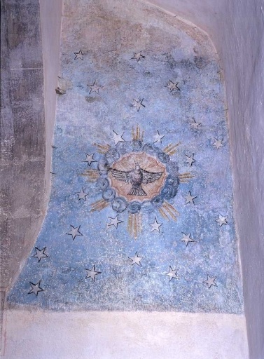 Peinture monumentale représentant le Saint-Esprit et située dans la chapelle sud de la deuxième travée.