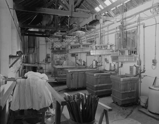 Intérieur d'un atelier de teinture.