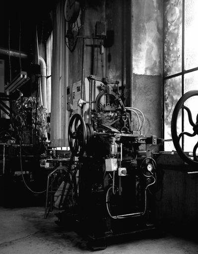 2 machines à mouler : machines à fondre les caractères