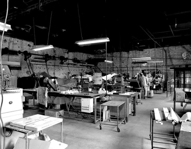 Atelier de fonderie des filets : à gauche on distingue l'arbre principal de transmission. Cet atelier était doté d'une douzaine de lamineuses pour la fabrication des filets (une subsiste, non accessible), remplacées vers 1974 par des machines à fondre les filets (à gauche, non visible sur la photographie).