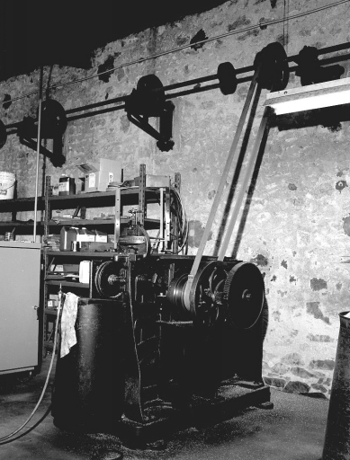 2 machines à raboter : raboteuses-lamineuses à filets (ligne de fabrication de filets d'imprimerie)