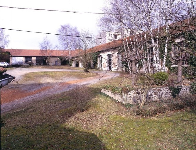 Les ateliers vus du sud : à droite les ateliers de 1883, à gauche ceux des années 1924-1933.