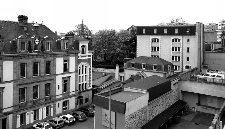 Façade postérieure du logement patronal et ancien atelier de mécanique.