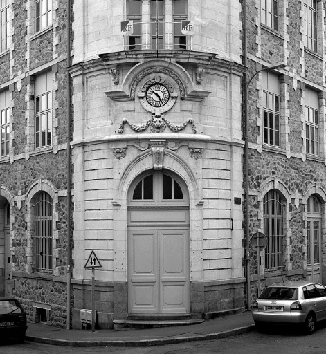 Détail de l'entrée principale de l'usine (rez-de-chaussée de la tour d'escalier de l'usine).