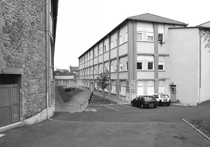 Ateliers situés dans la cour : façade antérieure.