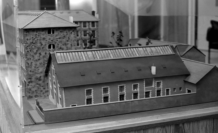 Maquette de l'usine réalisée en 1955. Au premier plan, l'ancien gymnase de la Société de Gymnastique et de Tir de Limoges.