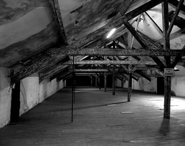 Charpente des comble, au niveau l'articulation des ailes nord et sud des ateliers.