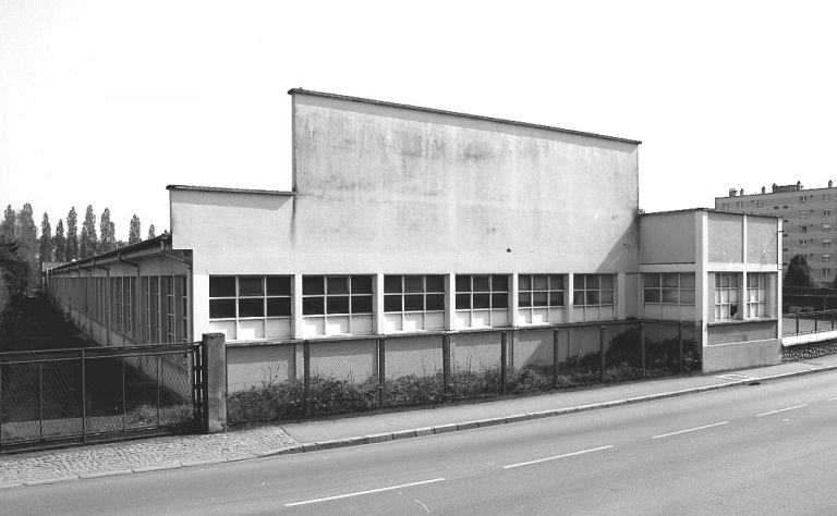 Les ateliers construits en 1964, vus du nord.