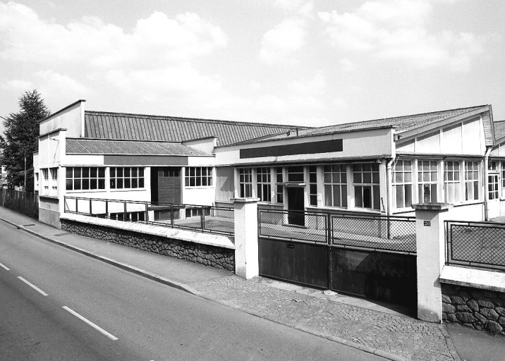 Façades antérieures des ateliers construits en 1958 (à droite) et 1964 (à gauche), vues de l'ouest.