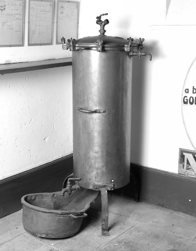 Machine à épurer par filtration : filtre à pression