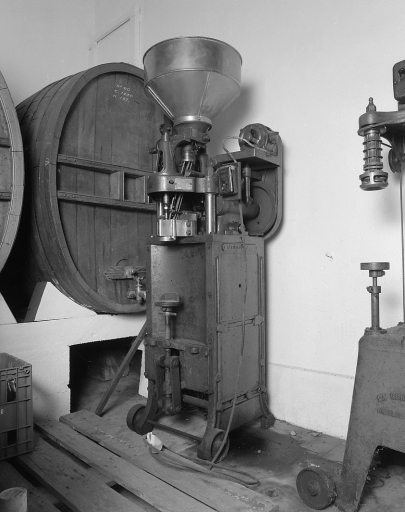 Machine à bouchonner