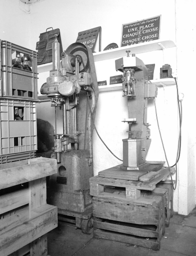 Machine à capsuler