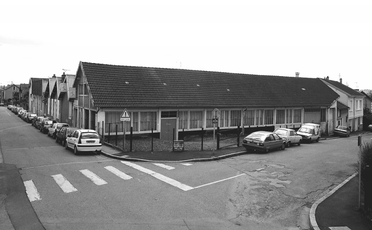Les ateliers vus depuis l'intersection des rue du Chinchauvaud et André-Antoine.