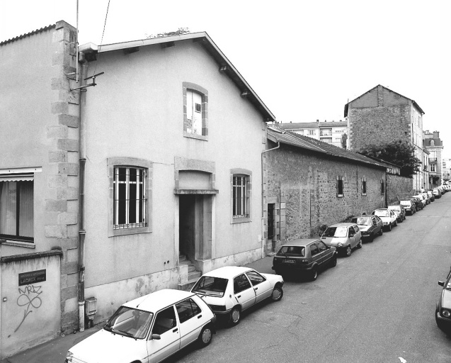 Les ateliers vus depuis la rue de Châteauroux.