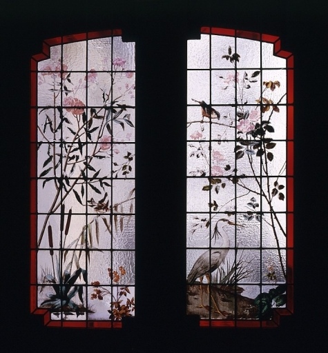 Vitraux d'une baie située sur le palier de l'escalier hors-oeuvre, au niveau du premier étage, et donnant accès à la terrasse du logement patronal.