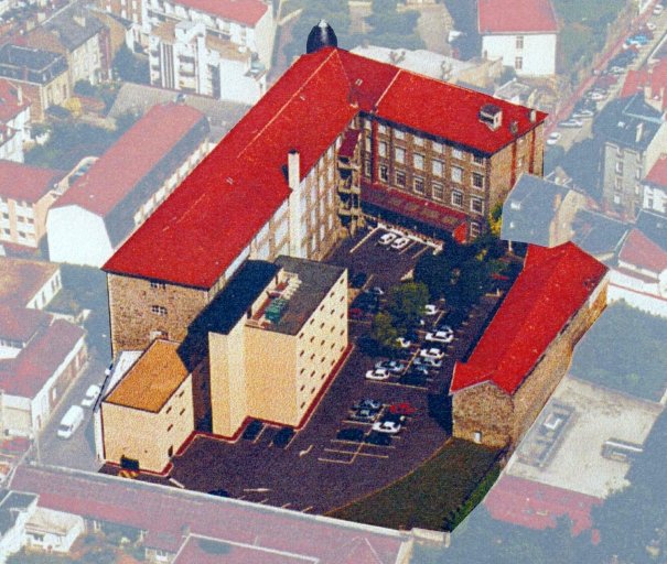 Vue aérienne de l'ancienne usine Monteux depuis le sud, vers 2000.