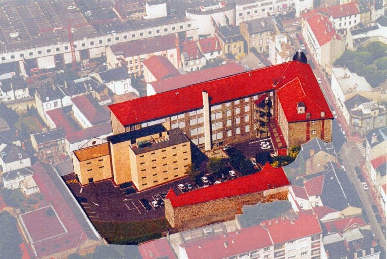 Vue aérienne de l'ancienne usine Monteux depuis l'est, vers 2000.