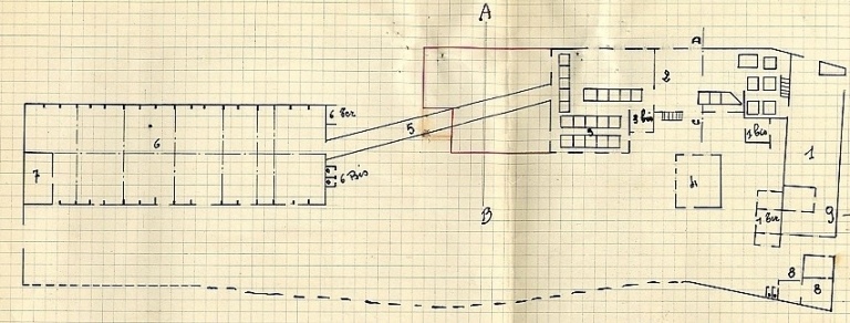 Plan de la tannerie en 1939 et légende (échelle de restitution : 1 : 200). Les bâtiments n° 6 et n° 7 sont ceux qui subsistent en 2003. La rue des Colombes passe approximativement suivant la coupe A-B du plan.
