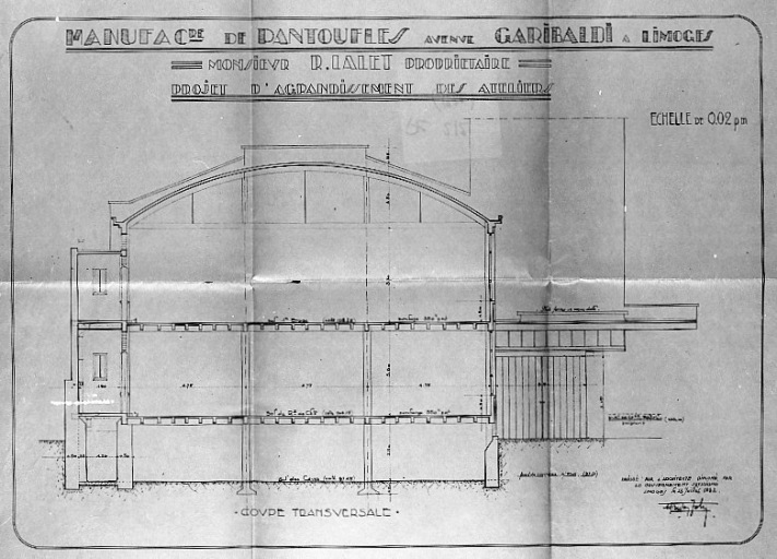 'Manufacture de pantoufles - Mr. Lalet Prore - Projet d'agrandissement des ateliers - Coupe transversale', 1932 (le bâtiment réalisé a une couverture en terrasse, et non une voûte en voile de béton comme indiqué sur le plan).
