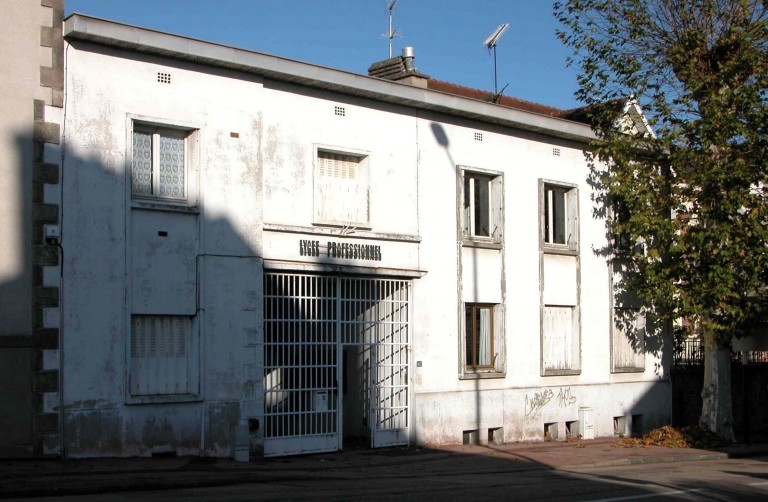 Façade antérieure de l'usine, avenue Emile-Labussière.