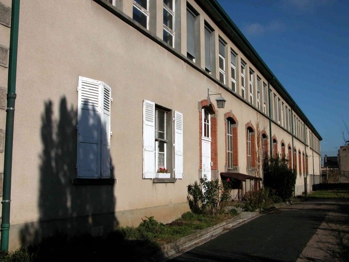 Vue d'un ancien atelier de fabrication de l'usine de porcelaine.