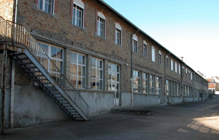 Vue d'un ancien atelier de fabrication de l'usine de porcelaine.
