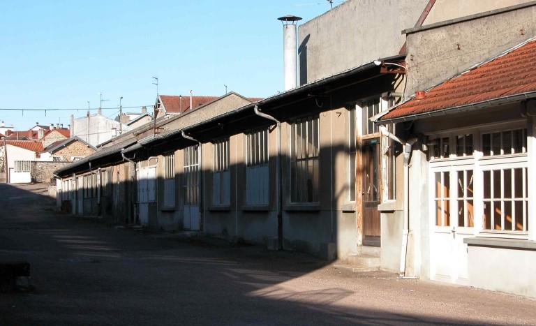 Vue d'un ancien atelier de décoration (?) de l'usine de porcelaine.
