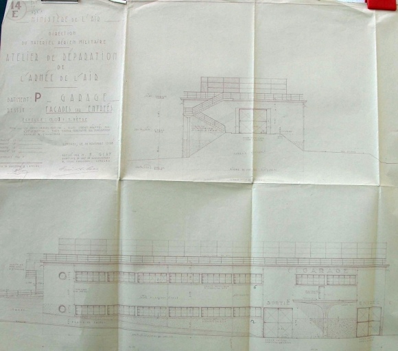 Façade antérieure et pignon du garage : 'Ministère de l'Air - Direction du Matériel Aérien Militaire - Atelier de réparation de l'Armée de l'Air - Bâtiment P - Garage - Façades sur entrées'.