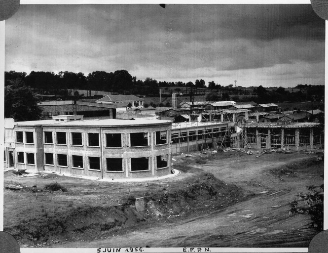 L'école de formation professionnelle normale en construction, juin 1956.