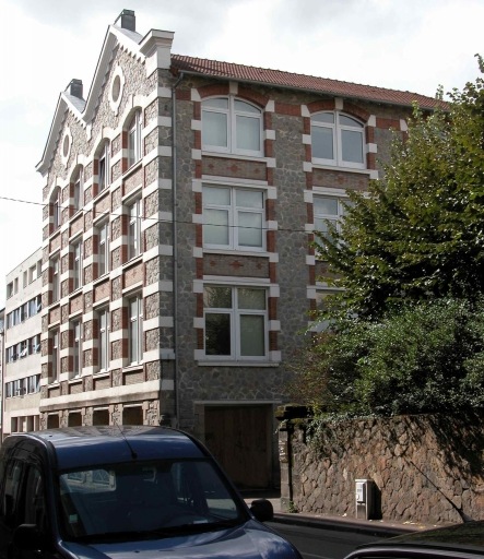 Façade sur rue de l'ancienne usine, vue du nord-est.