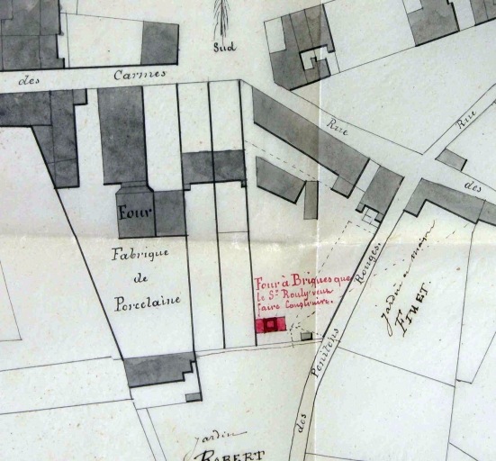Briqueterie et tuilerie Rouly, puis Lachenaud et Blanc, puis usine de chaussures Soustre et Coudert, actuellement école Ozanam