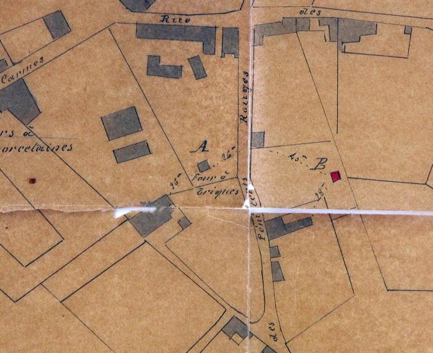 Plan de situation du site de la briqueterie lors de la demande de transfert en 1872 : 'Plan d'ensemble pour servir à la demande d'autorisation de transporter le four à briques situé au point A sur l'emplacement désigné par la lettre B et teinté en rose'.