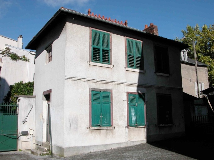 Les bureaux de la tuilerie briqueterie, implantés à l'entrée du site.