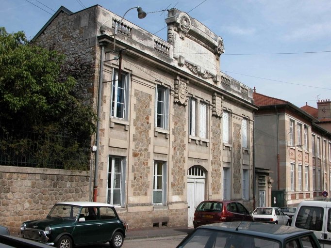 L'usine de papeterie Mellotée, vue depuis l'ouest.