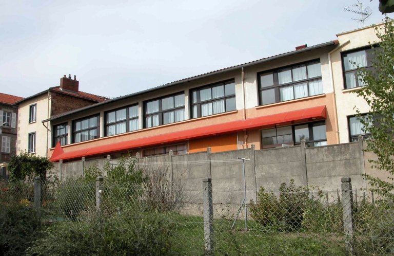 Façade sud des ateliers de l'ancienne usine de chaussures.