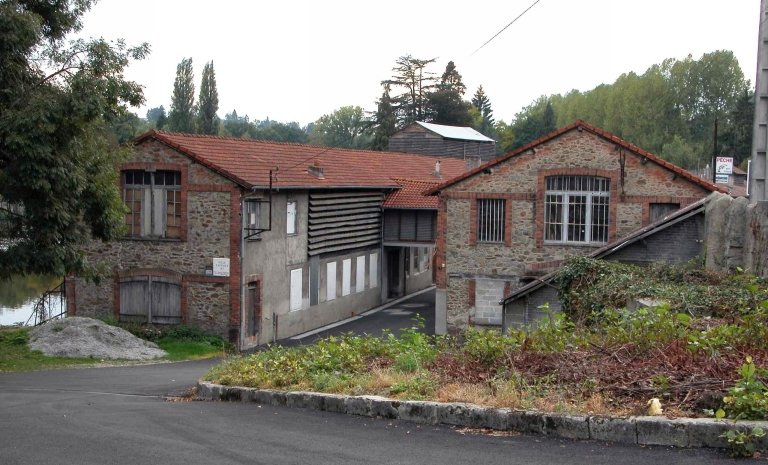 Les bâtiments de l'ancienne blanchisserie industrielle vus du nord.