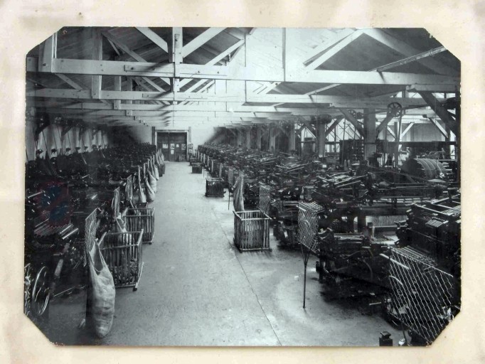Vue intérieure des ateliers vers 1920.