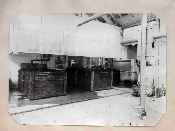 Vue intérieure des ateliers vers 1920.