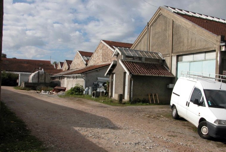 Façade est de l'usine (face à la Vienne).