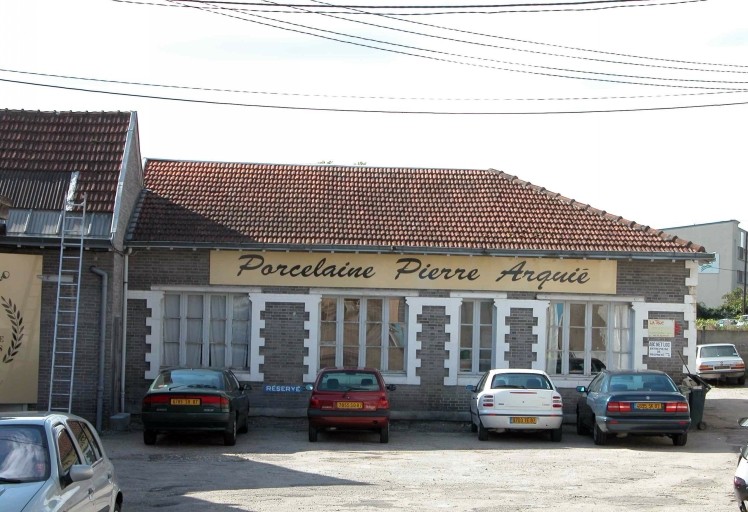Les bureaux de l'usine construits en 1942.